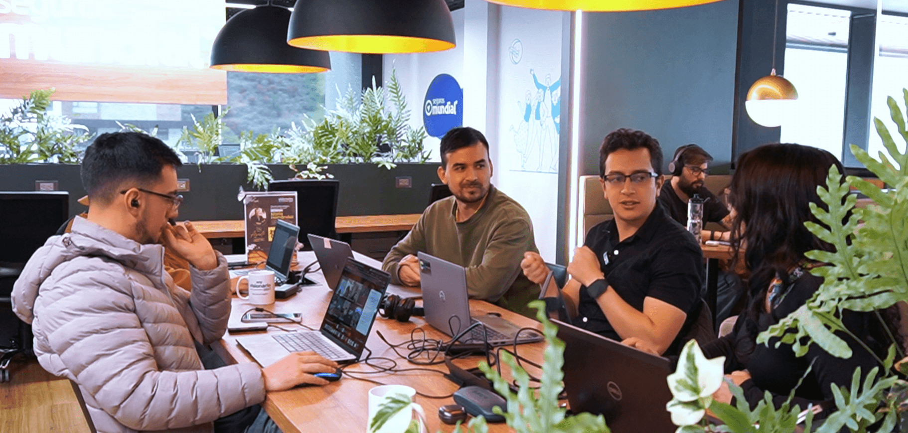 Equipo de Datos Dinámicos en sesión de coworking